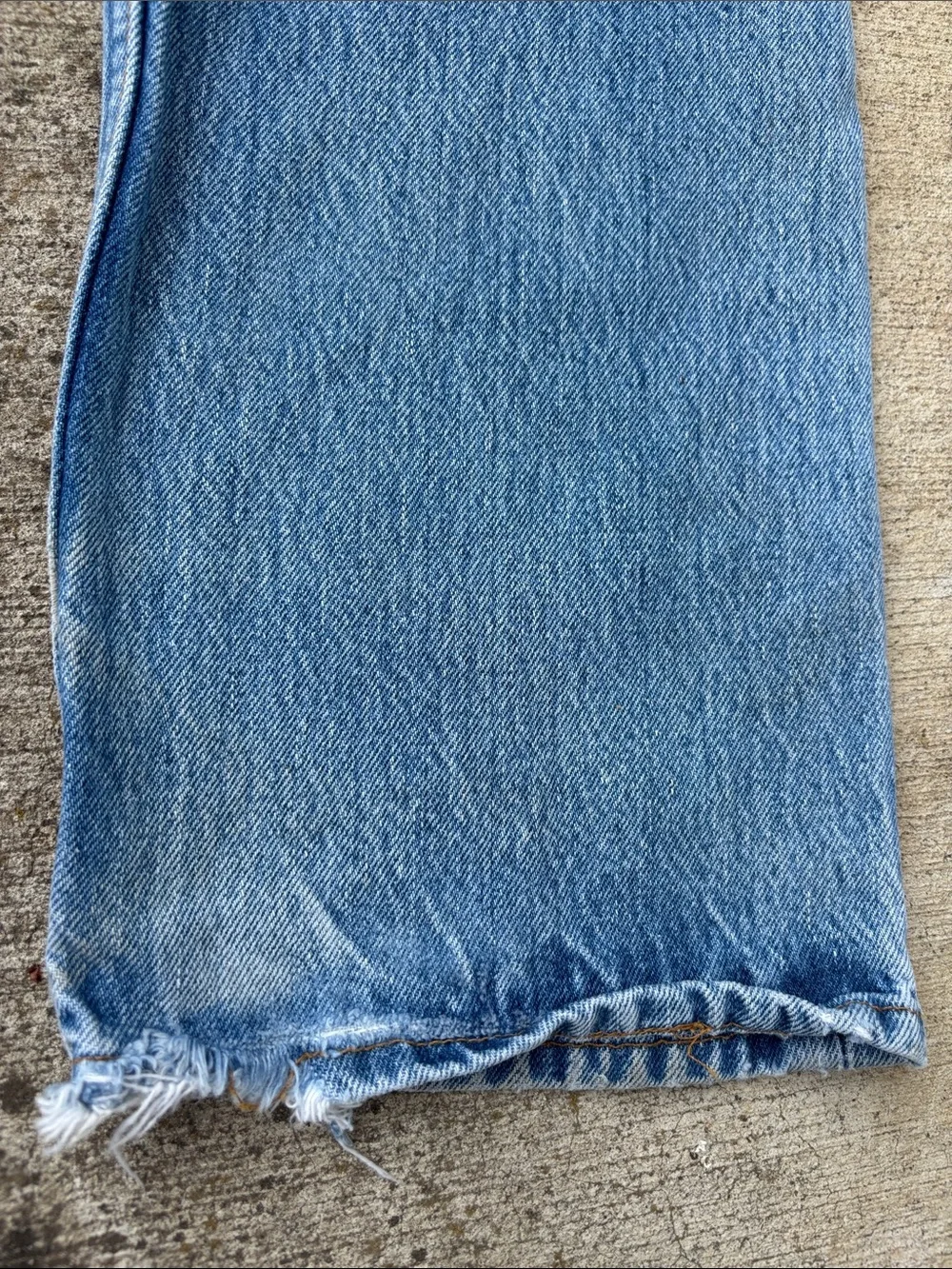 Vintage Men’s Levi's 501 Blue‎ Denim Jeans Button Fly Made in USA W35 L34